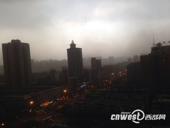 26日下午，陜西陜北大部、關(guān)中北部出現(xiàn)短時(shí)雷電天氣。