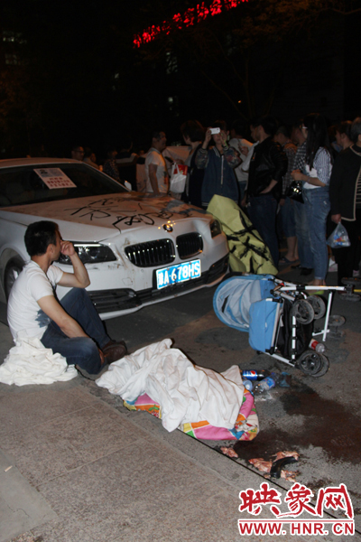 4月25日下午17点25分，在郑州市丰乐路与群办路交口发生一起交通事故，致一名婴儿死亡。