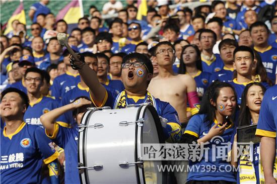哈尔滨毅腾回家享受中超待遇 2万多球迷捧场