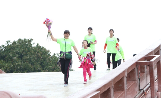 最有爱的3KM,我们一起牵手跑;今后的每一天,我们牵手走!