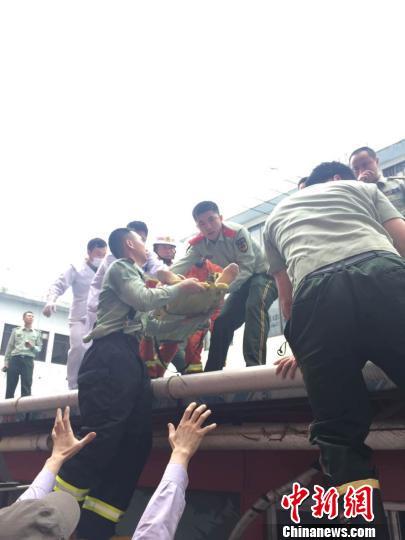 图为救援现场。钟欣 摄