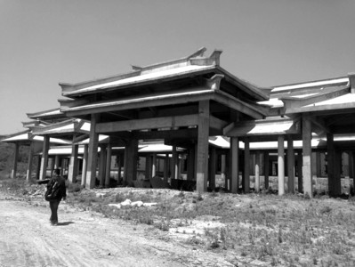 仿古建筑沦为“孤岛”