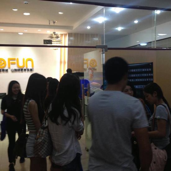 网剧《超能写手》演员广州海选 现场火爆百人