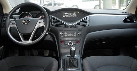 峨眉山七里坪试驾一汽奔腾B70