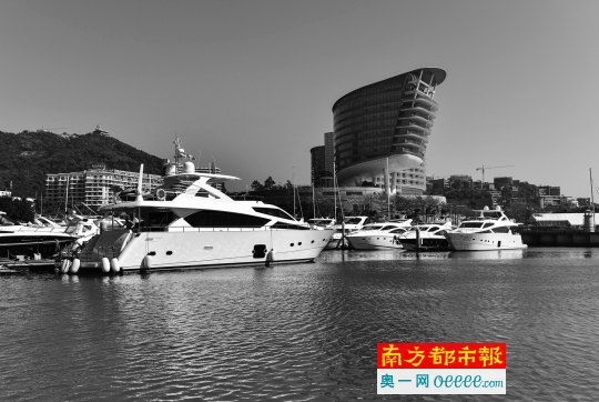 这是1月14日拍摄的深圳大梅沙湾游艇会会所。新华社发