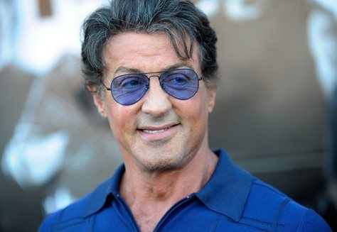 bruce jenner,kris jenner 户照签证 bruce jenner就是卡戴珊家族的汉子,他是金卡戴珊的继父