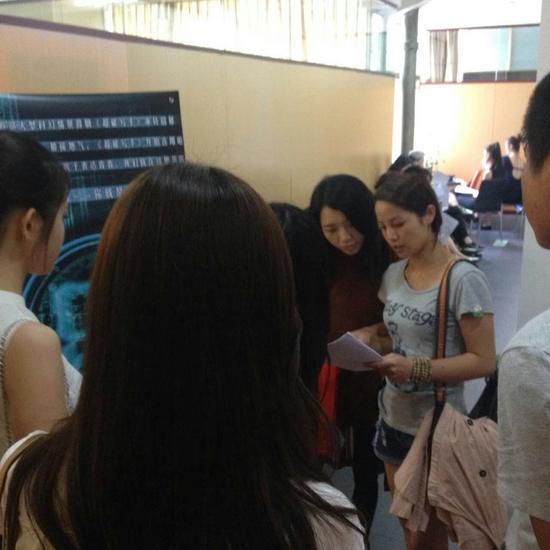 网剧《超能写手》演员广州海选 现场火爆百人