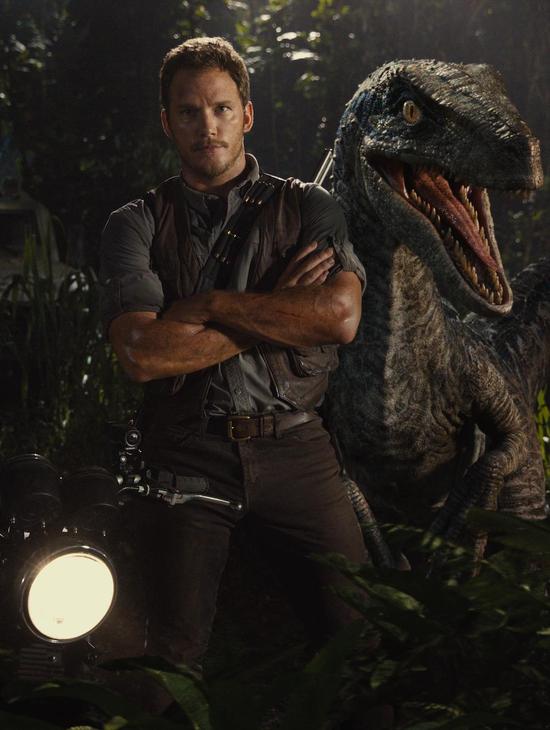 《侏罗纪世界》剧照——克里斯帕拉特和恐龙