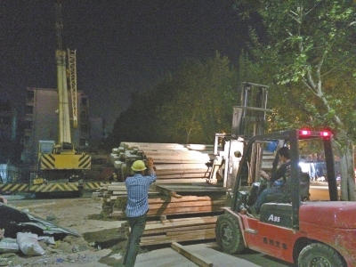 施工不分晝夜，居民不堪其擾。