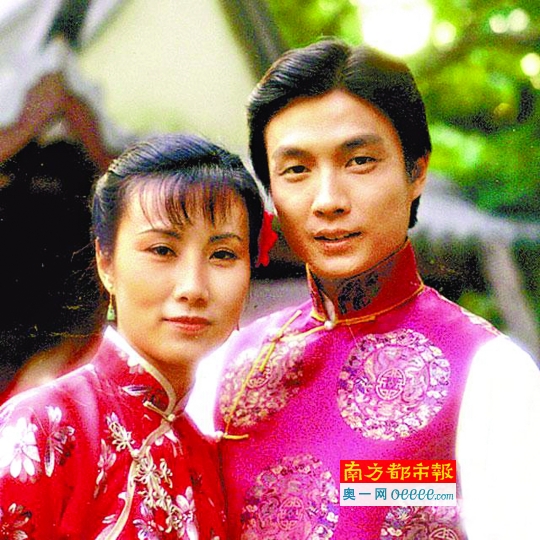 1980年的电视剧《京华春梦》，令阿姐与松哥成为港剧迷眼中的金童玉女。
