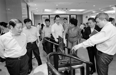 4月28日,江西省党政代表团在仙游县中国古典工艺博览城学习考察。