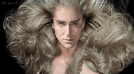 几轮过后,一个男的输了,要他打电话给她女友说要和她啪啪啪.