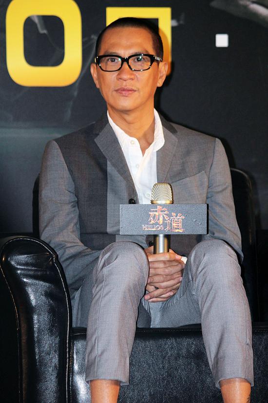 张家辉平头造型亮相