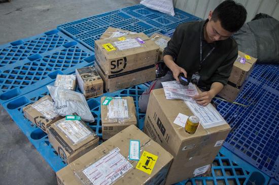 五一致敬劳动者:快递小哥的速度与激情