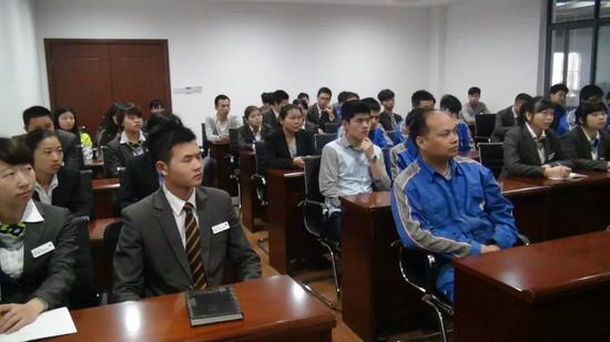 金阳光新贵股份团队内部训练营之----《商务礼仪大讲堂—卓越团队训练营》.rar
