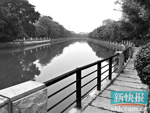 ■车陂涌两岸景观修葺得很好,可是河涌太臭根本没人愿走亲水平台。 新快报记者 徐利欣/摄