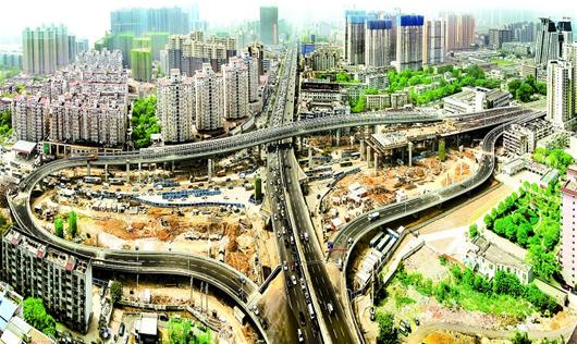 图为:二环线雄楚大道尤李立交 湖北日报记者梅涛摄