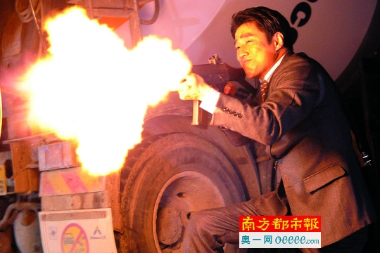 以池珍熙为代表的韩国阵容,让影片的阵仗看起来更大,也更能唬人。