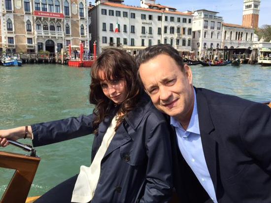 汤姆·汉克斯（Tom Hanks）和英国女演员菲丽西提·琼斯（Felicity Jones）