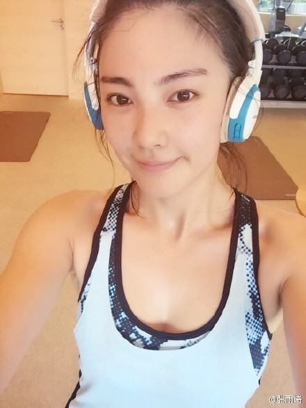  张雨绮 晒素颜自拍秀好身材 - 手机 新浪网 