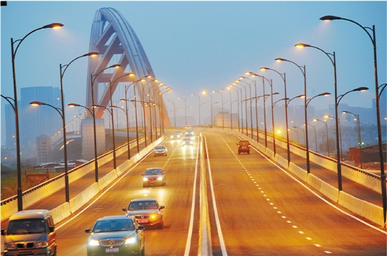 杭州沿江公路运河二通道桥试通车 下沙到钱江