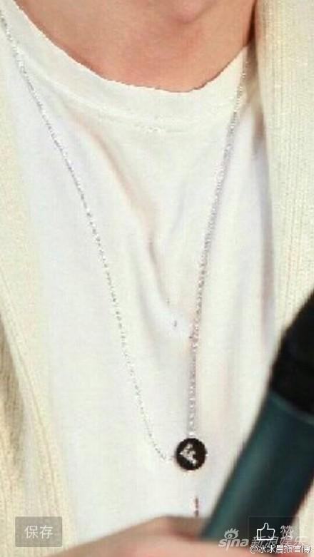 李晨的F字母项链