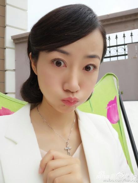 韩雪鼓脸瞪眼卖萌可爱