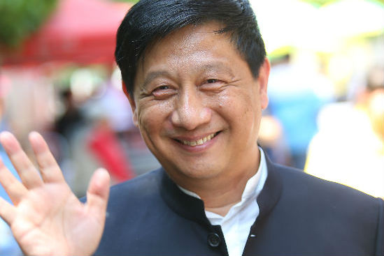 陈峰宁爆红后不聘经纪人 新段子吐槽低头族