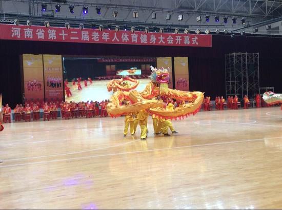 開(kāi)幕式上舞龍表演