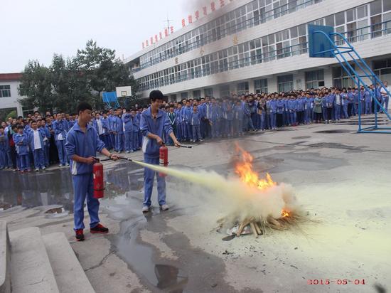 石家庄消防培训进学校 千名师生实战学灭火
