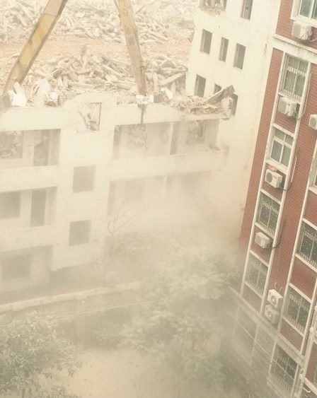 鄭州城中村拆遷似災難大片。