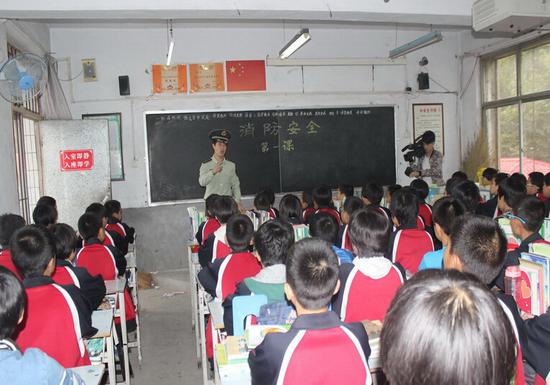 石家庄消防培训进学校 千名师生实战学灭火