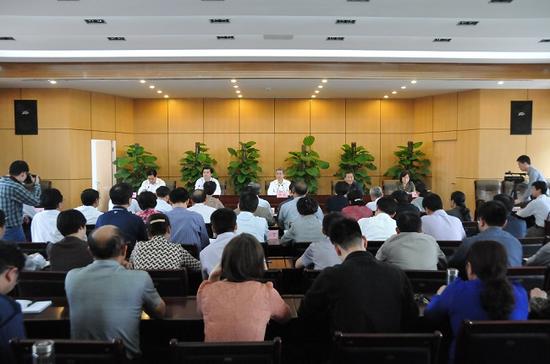 5月4日下午，省委統戰部召開省直統戰系統干部職工會議