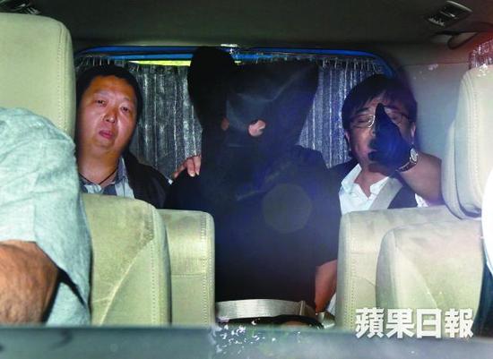警方早前将郑兴旺列为通缉犯,并公开其容貌。