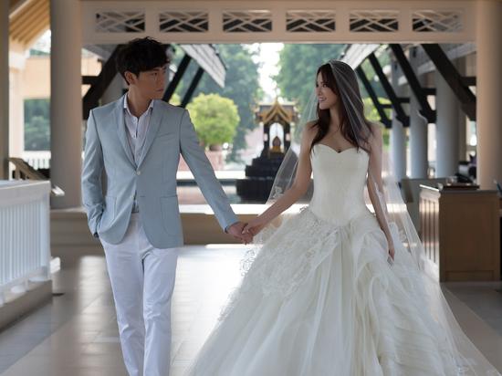 秦昊、伊能静婚纱照