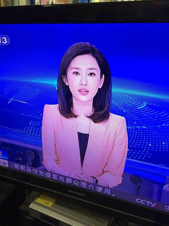 央视新闻女主播戴苹果手表出镜