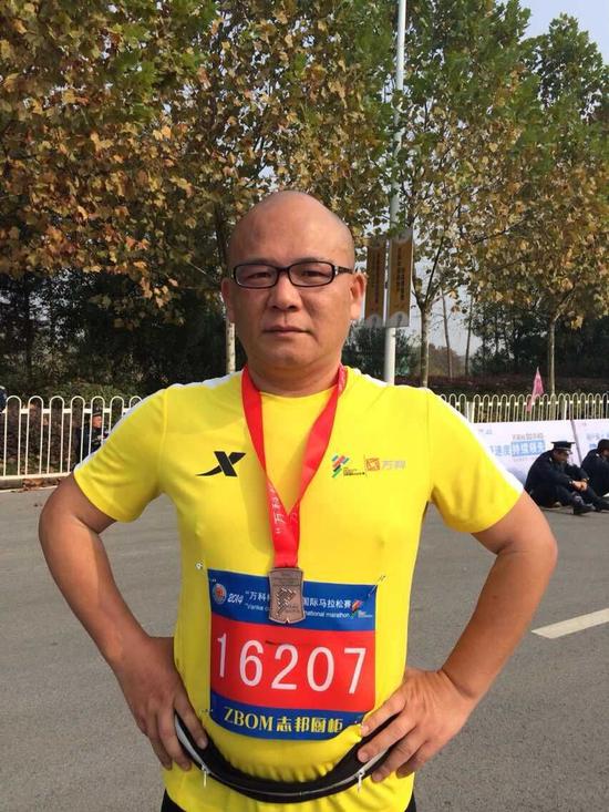 来自1239公里外的缘分 深圳跑友报名三十岗乡