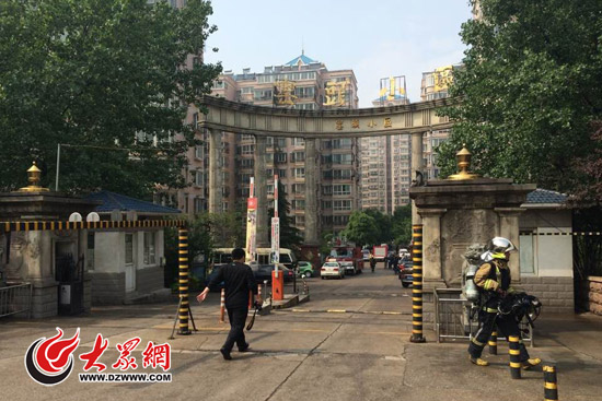 济南窑头小区南区一管道井着火 现已扑灭