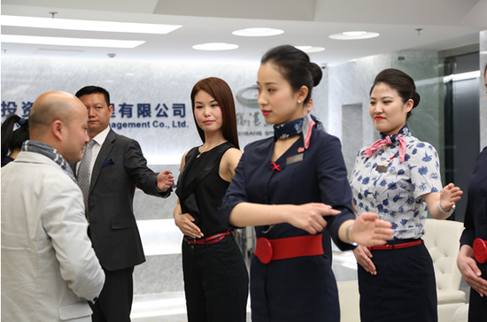> 正文   活动伊始,吕诗晨向大家详细阐释了凌燕组的品牌文化和"以客