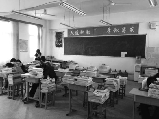 免费参观一高职院校后,六安多名高三学生得知已被该校录取,无法参加今年高考 学生称不了解政策,被班主任和招生老师“误导”;中学和考试中心都说“没责任”