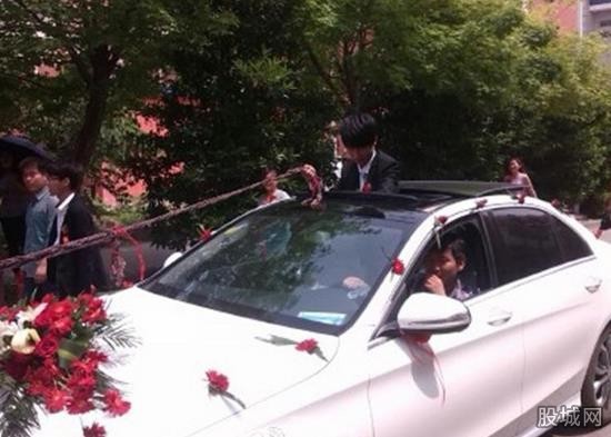 <em>郑州大学现奇葩婚礼</em> 盘点各地奇葩婚礼风俗|郑