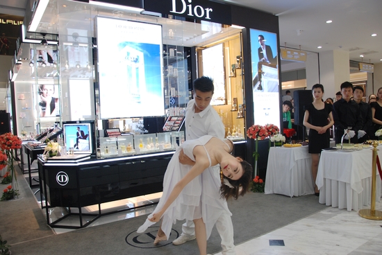 Dior迪奥合肥鼓楼香水化妆品专柜盛大揭幕