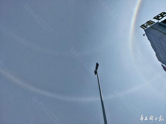西昌上空现罕见4环日晕伴彩虹 壮观瑰丽
