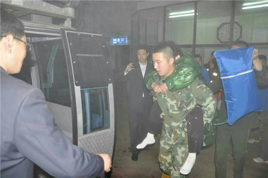 景区缆车加班运行护送老人下山