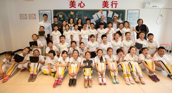 库克在多媒体教室观摩iPad教学课