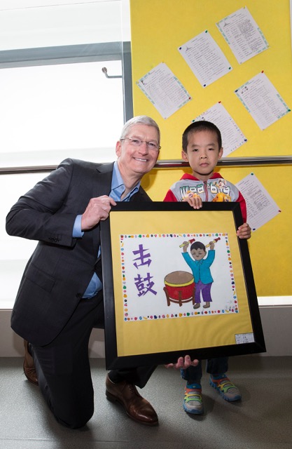 库克在多媒体教室观摩iPad教学课