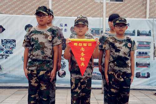 上海西点军事夏令营帮助父母解决孩子教育的几