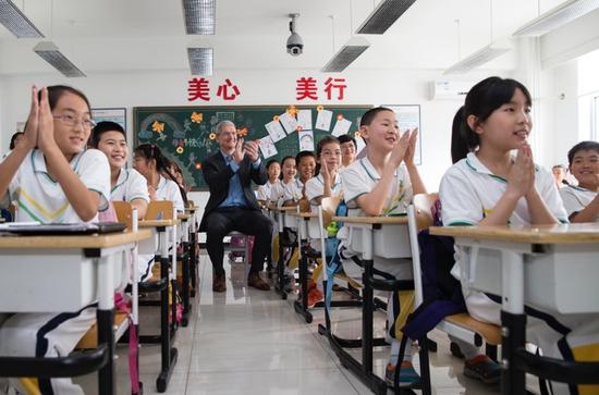 库克在多媒体教室观摩iPad教学课