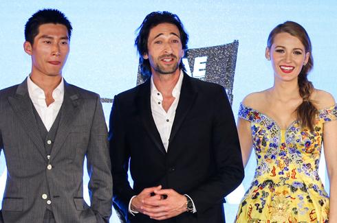 绯闻女孩穿龙袍搭窦骁