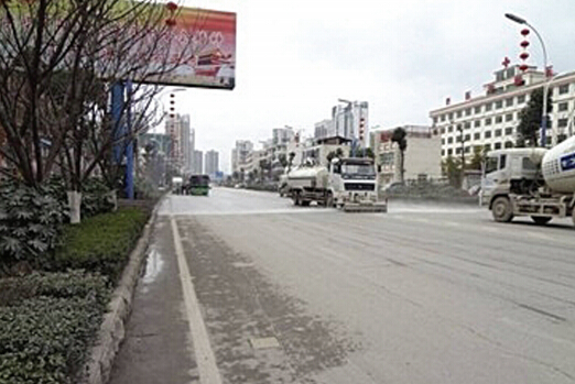 安顺:半夜街上响起天仙配 洒水车播放音乐扰